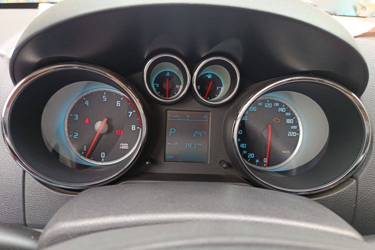 Used CHANGAN CS35 2015 1.6L Automatic Luxury Model China IV Standard
