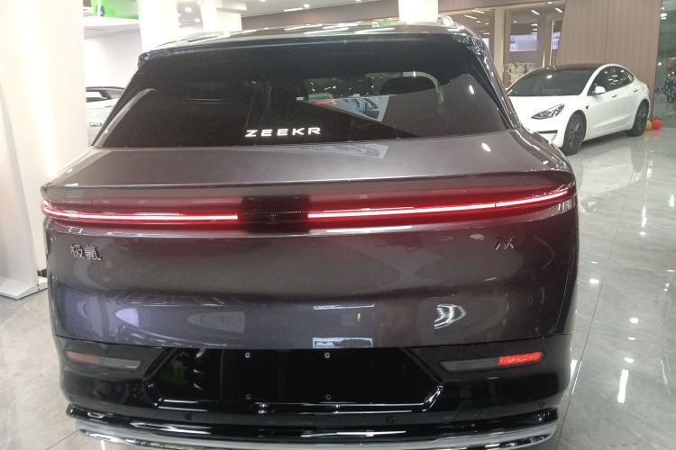 Used Zeekr 7X 2025 100 kWh Long-Range Rear-Wheel Drive with Intelligent Driving Features
