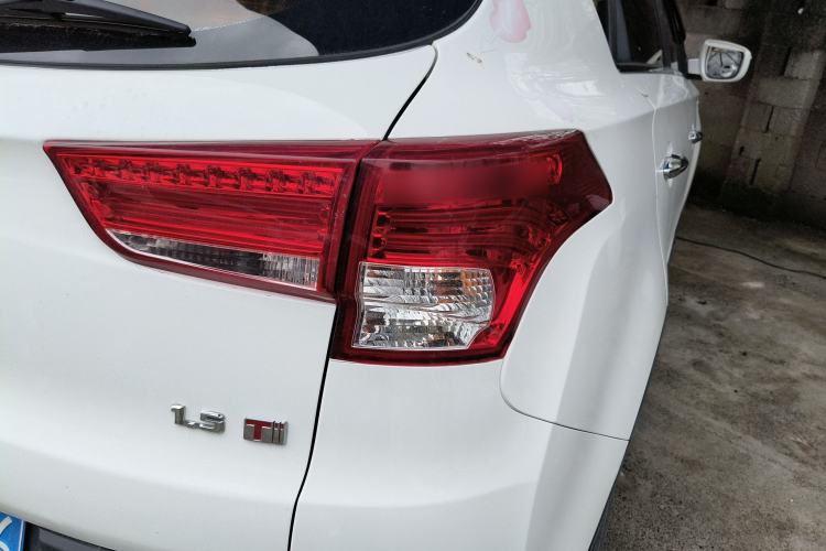 Used Huatai Santa Fe 2016 1.5T Gasoline Manual Two-Wheel Drive Smart Enjoyment i3 Model Right Rear Taillight