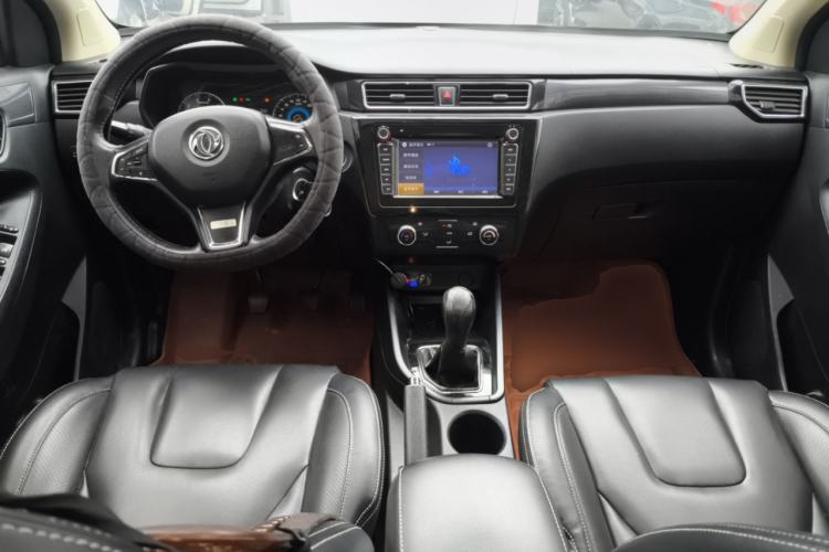 Used Dongfeng Fengon 580 2017 1.8L Manual Comfort Model Center Console