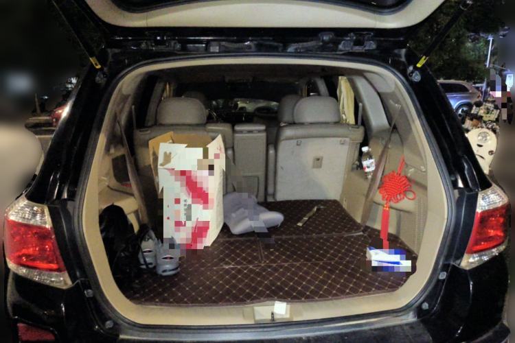 Used Toyota Highlander 2012 2.7L Two-Wheel Drive 7-Seater Luxury Edition Trunk