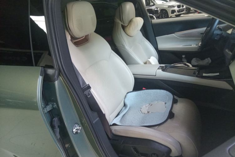 Used Lynk & Co 08 EM-P 2023 220km All-Wheel-Drive Performance Halo Right Front Seat