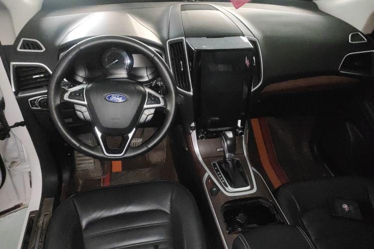 Used Ford Edge 2016 EcoBoost 245 Two-Wheel-Drive Titanium 7-Seater Center Console