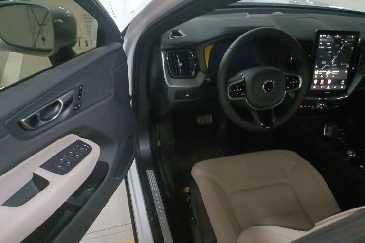 Used Volvo XC60 2026 B5 4x4 Smart Luxury Edition