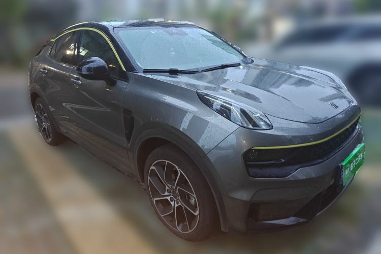 Used Lynk & Co 05 2020 2.0TD Two-Wheel Drive Shine Halo Front Right 45 Deg