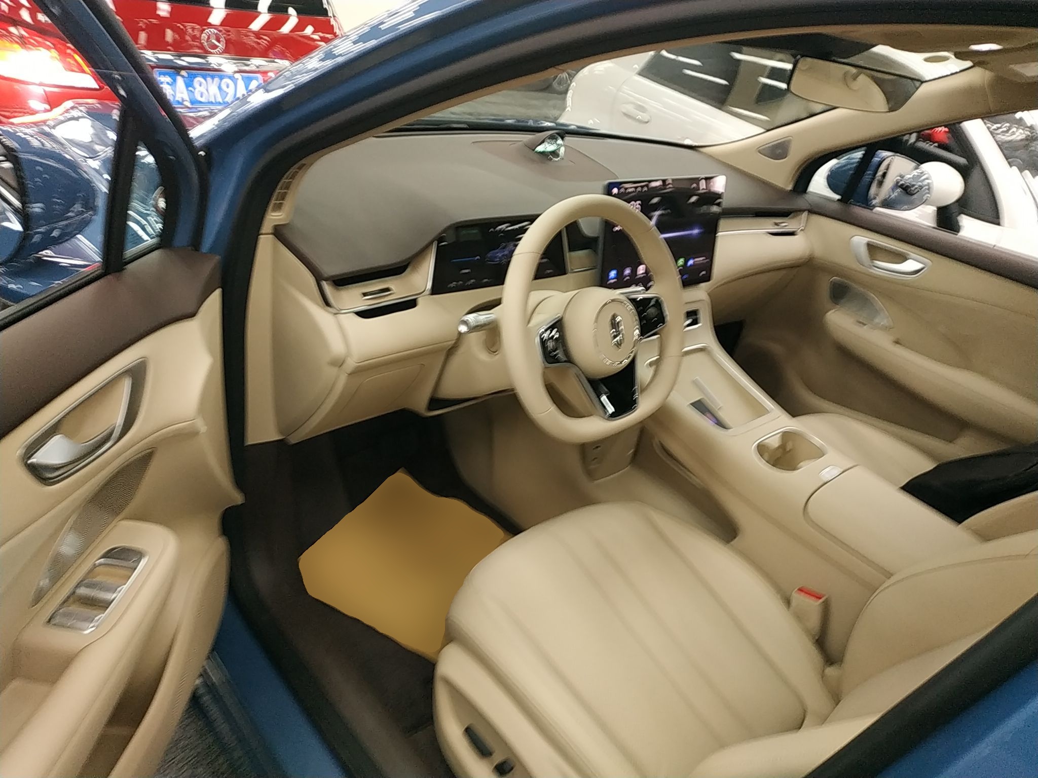 المقاعد الأمامية داخل السيارة