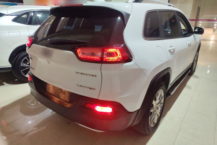 Used Jeep Cherokee 2016 2.4L Superior Edition
