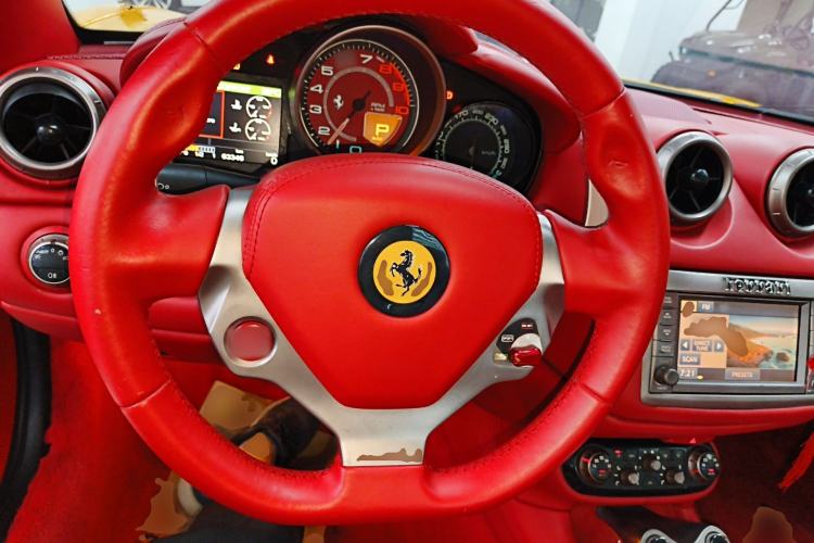 Used Ferrari California T 2009 4.3L Standard Edition Steering Wheel