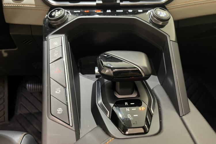 Used Lynk & Co 06 EM-P 2022 PHEV 84 km Range Pro Version Interior 5