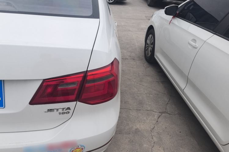 Used Volkswagen Jetta 2015 Value Edition 1.6L Manual Fashionable Style
