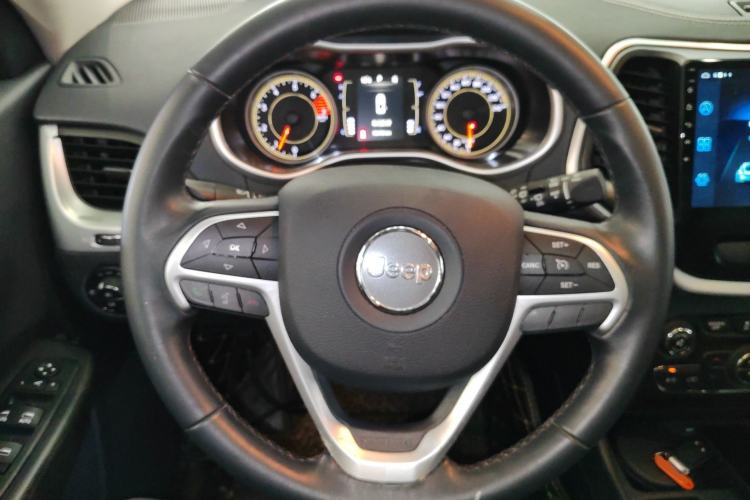 Used Jeep Cherokee 2016 2.4L Leading Edition
