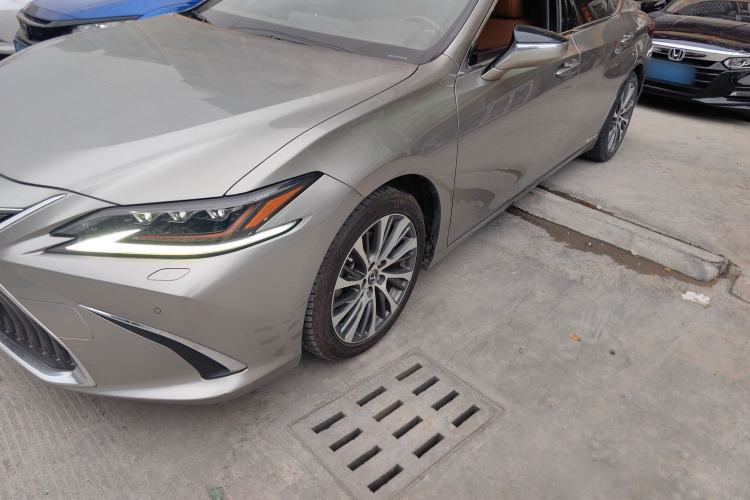 Used Lexus ES 2018 300h Premium Edition China V Standard