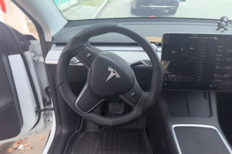 Used Tesla Model Y 2023 Rear-Wheel-Drive Version
