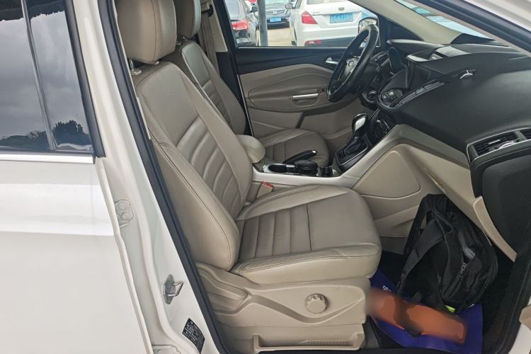 Used Ford Kuga 2013 2.0L GTDi Four-Wheel-Drive Elite Model Right Front Seat