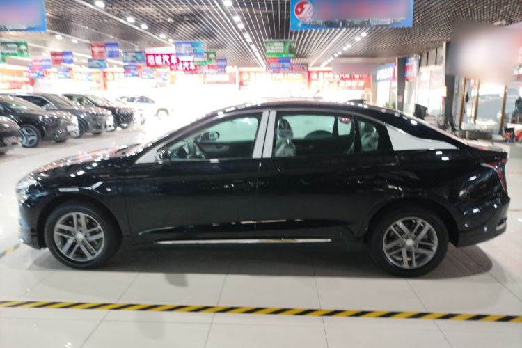 Used Hongqi E-QM5 2025 500km Range Commuter Version