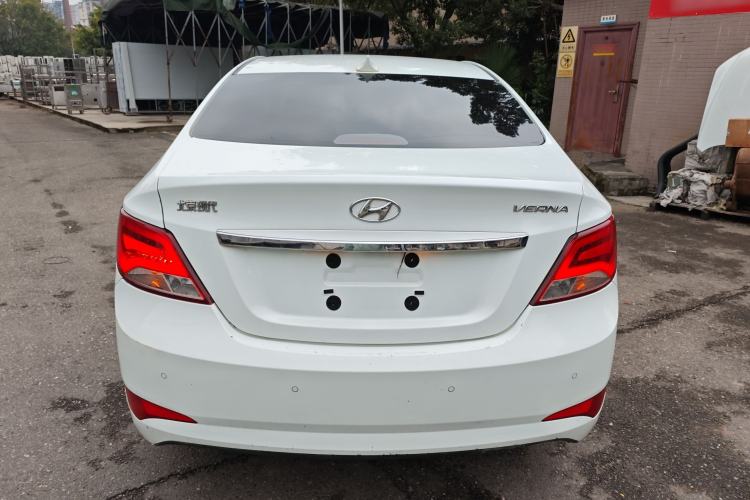 Used Hyundai Verna (older generation) 2014 1.4L Manual Top-Tier Model TOP