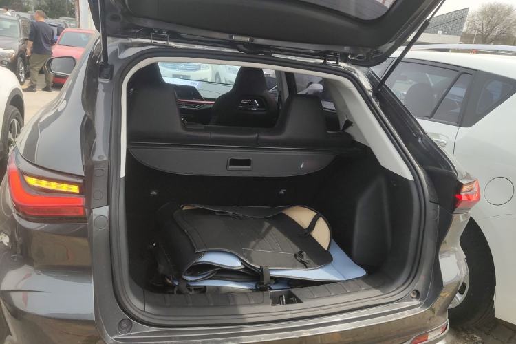 Used CHANGAN OSHAN X5 2021 1.6L CVT Luxury Model Trunk