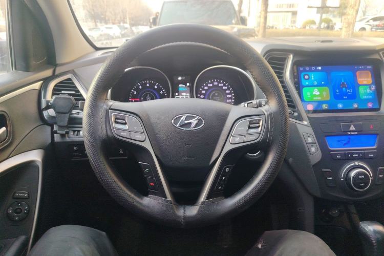 Used Hyundai Santa Fe 2013 2.4L Automatic 4x4 Smart Version
