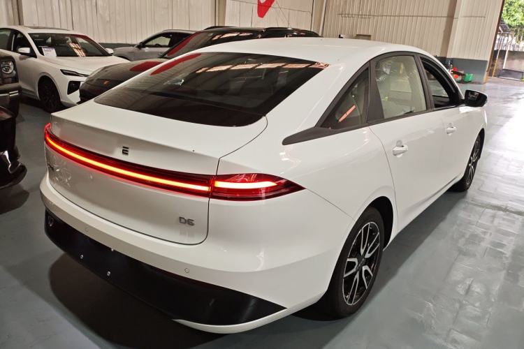 Used Roewe D6 2025 450km Deluxe Edition
