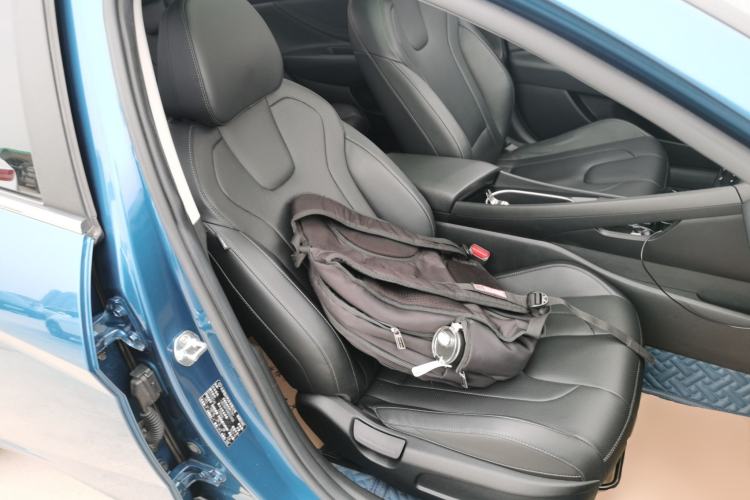 Used Hyundai Elantra 2021 1.5L CVT LUX Prestige Edition Right Front Seat