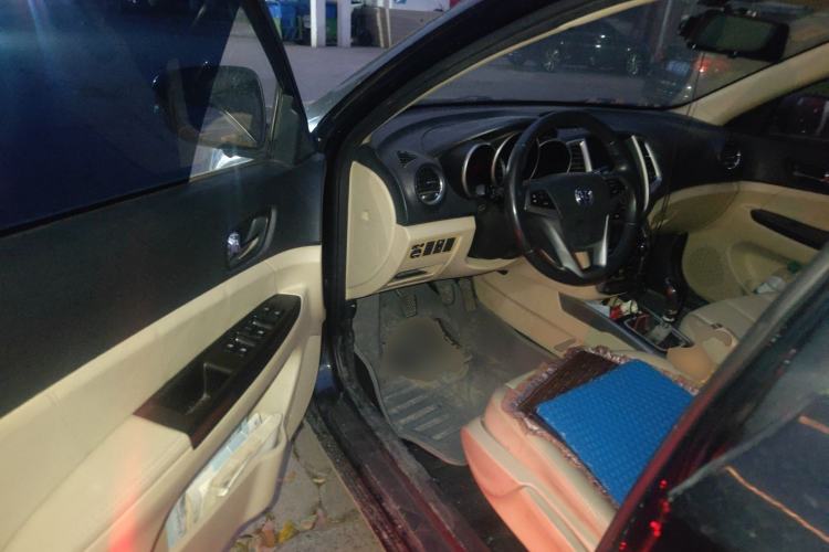 Used CHANGAN Eado 2015 1.6L Manual Luxury Model China IV Standard Driver Seat