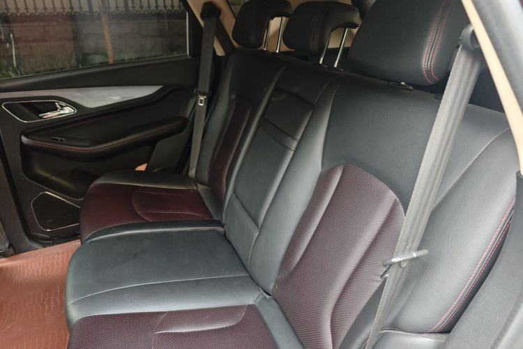 Ojetý Baojun 560 2015 1.8L manual luxury version