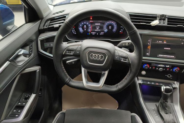 Used Audi Q3 2019 40 TFSI Fashion Dynamic Model
