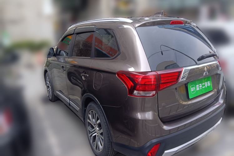 Used Mitsubishi Outlander 2018 2.0L Two-Wheel Drive Glory Edition 5 Seats Rear Left 45 Deg