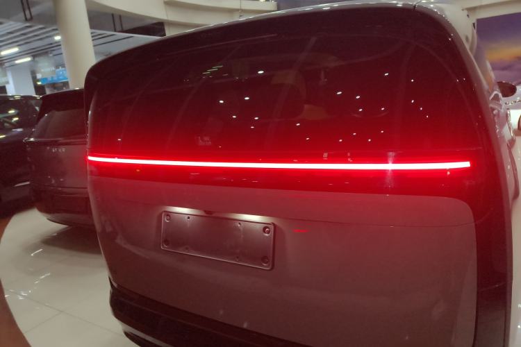 Used Li Auto MEGA 2024 Ultra Model
