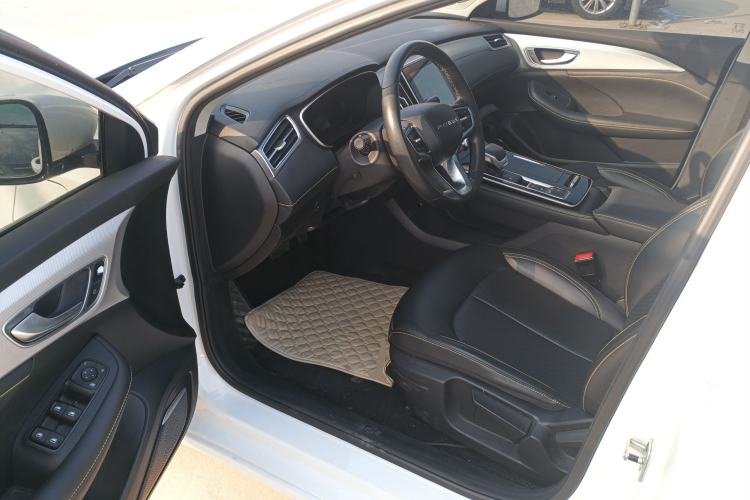 Used Roewe i6 MAX New Energy 2022 EV 500 Grand Touring Edition with Sunroof Interior 3