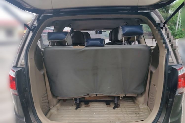 Used Baojun 730 2014 1.5L manual standard trim 7 seats Trunk