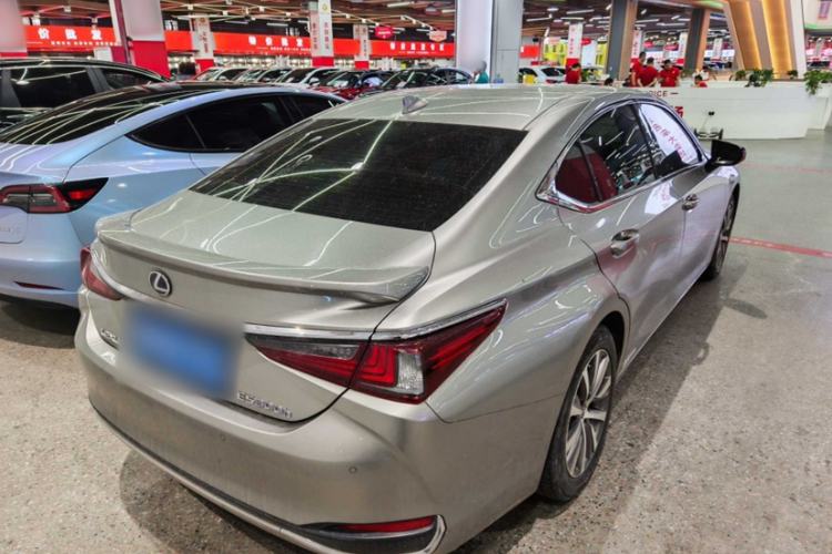 Used Lexus ES 2020 300h Premier Edition Exterior 2