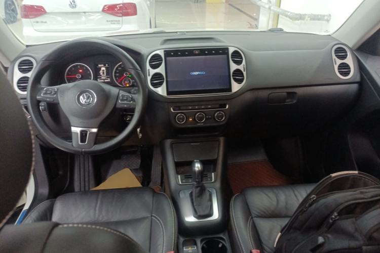 Used Volkswagen Tiguan 2016 280TSI Automatic Two-Wheel Drive Silk Road Comfort Edition Center Console