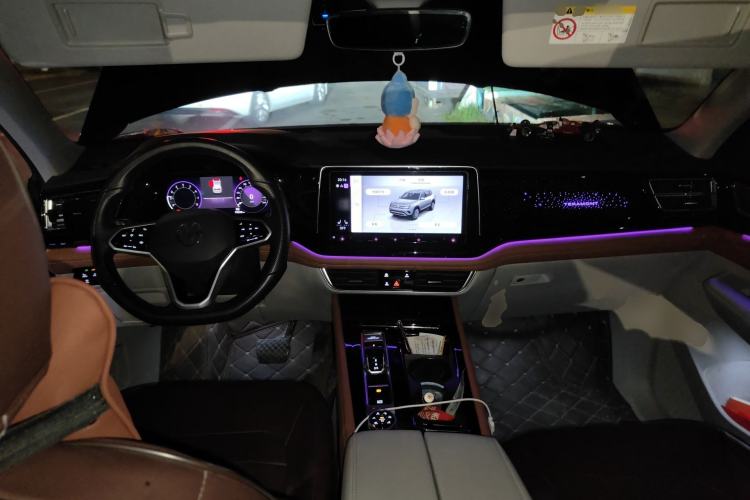 Used Volkswagen Teramont  Center Console