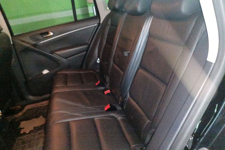 Used Volkswagen Tiguan 2013 1.8 TSI Automatic All-Wheel Drive Luxury Model Left Rear Seat