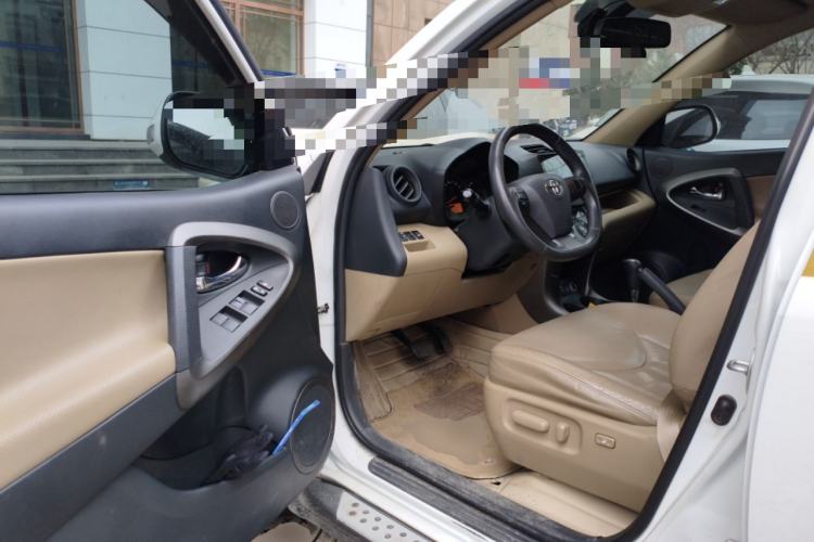 Used Toyota RAV4 2012 Luxurious 2.4L Automatic 4x4 with Stylish Features
