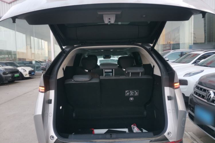 Used XPeng X9 2024 702 Ultra-Long Range Max