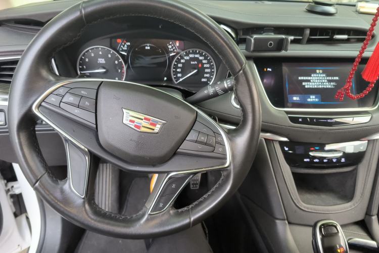 Used Cadillac XT5 2018 25T Luxury Model Steering Wheel