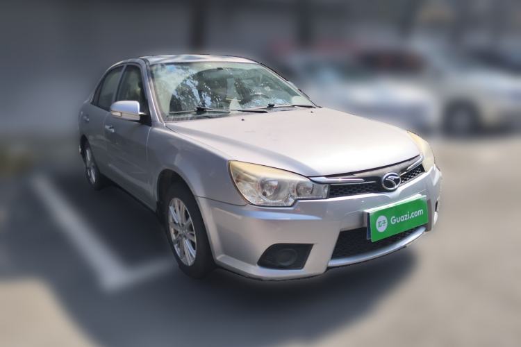 Used Soueast V3 Lingyue 2014 1.5L Manual Entry-Level Version Front Right 45 Deg