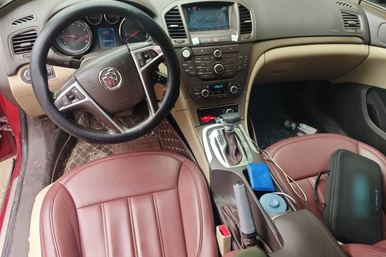 Used Buick Regal 2011 2.4L SIDI Elite Edition Center Console