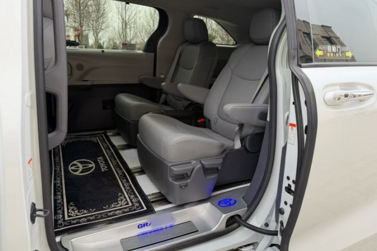 Used Toyota Granvia 2023 2.5L Hybrid Comfort Edition Interior 4