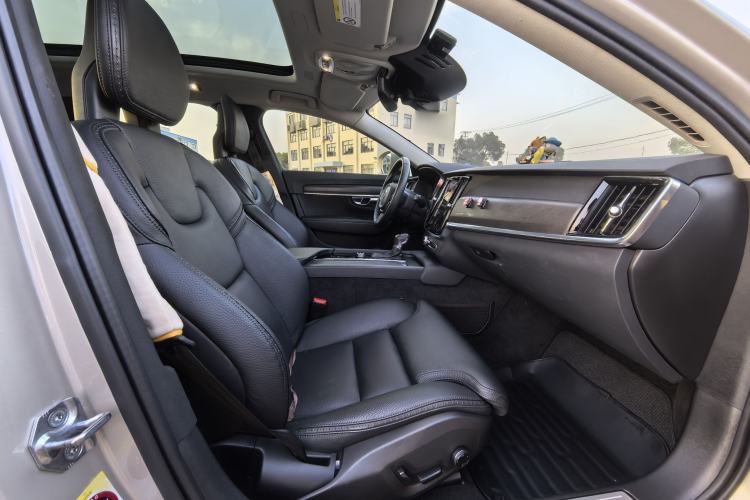 Used Volvo V90 2017 Cross Country T5 AWD Smart Range Edition