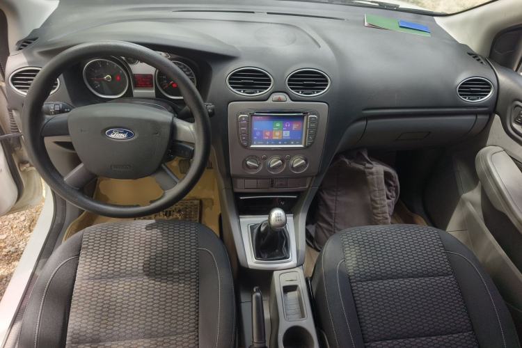 Used Ford Focus 2013 Hatchback Classic 1.8L Manual Base Model Center Console