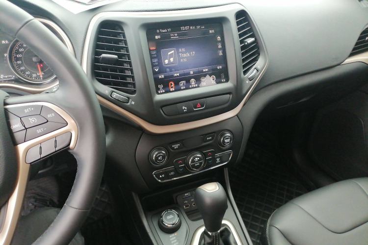 Used Jeep Cherokee 2016 2.4L Professional Smart Version