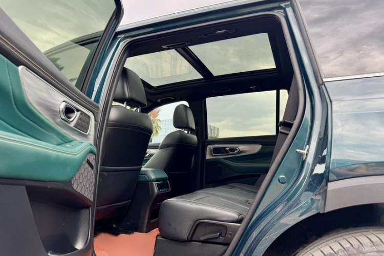 Used GAC Trumpchi GS8 2022 Linghang Series 2.0 TGDI Two-Wheel-Drive Luxury Smart Connectivity Version (7 Seats)