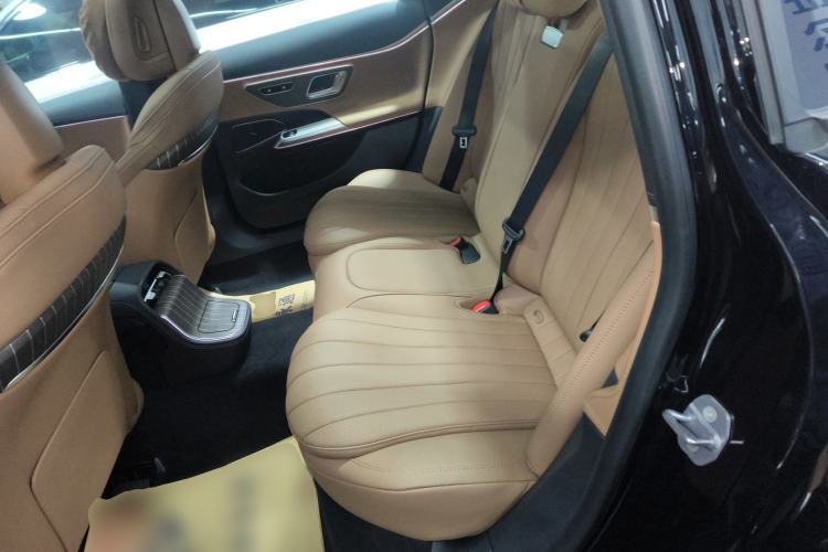 Used Mercedes-Benz E-Class New Energy 2024 E 350 e L Plug-in Hybrid Sedan Left Rear Seat