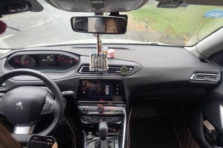 Used Peugeot 308 2019 1.6L Automatic Luxury Version China V Standard Center Console