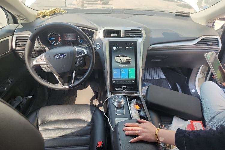 Used Ford Mondeo 2020 EcoBoost 180 Stylish Model Center Console