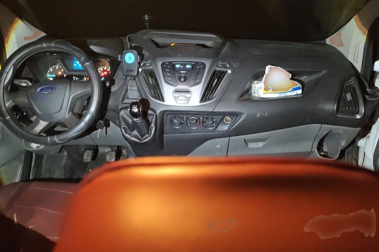 Used Ford Transit 2017 2.0T Diesel Multi-Function Commercial Vehicle Mid-Drive Mid-Roof China V Standard Center Console