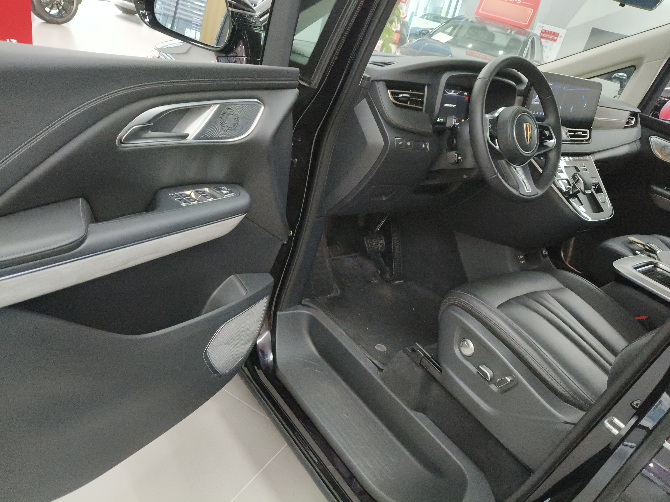 Hongqi HQ9 PHEV 2024 2.0T Four-Wheel Drive Business Edition — снимка 18